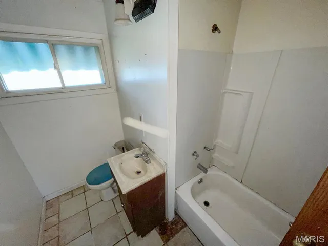 $34,900 | 1009 Royal Heights Road, Belleville, IL 62226