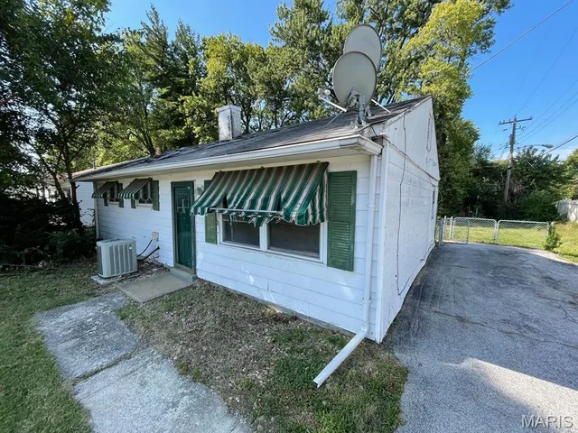 $34,900 | 1009 Royal Heights Road, Belleville, IL 62226