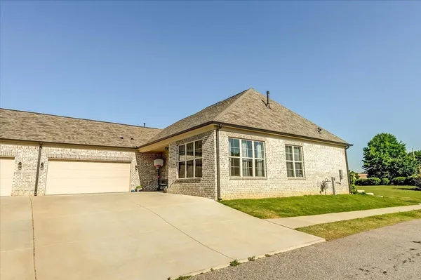 $359,900 | 8705 Bedfordshire Drive, Bartlett, TN 38133