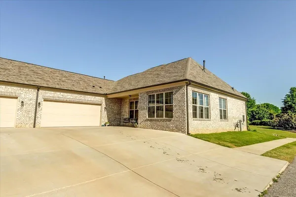 $359,900 | 8705 Bedfordshire Drive, Bartlett, TN 38133