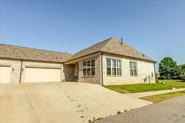 $359,900 | 8705 Bedfordshire Drive, Bartlett, TN 38133