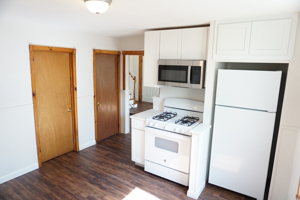 18 Sutherland Street Lowell, MA 01850 - Photo 7 of 28