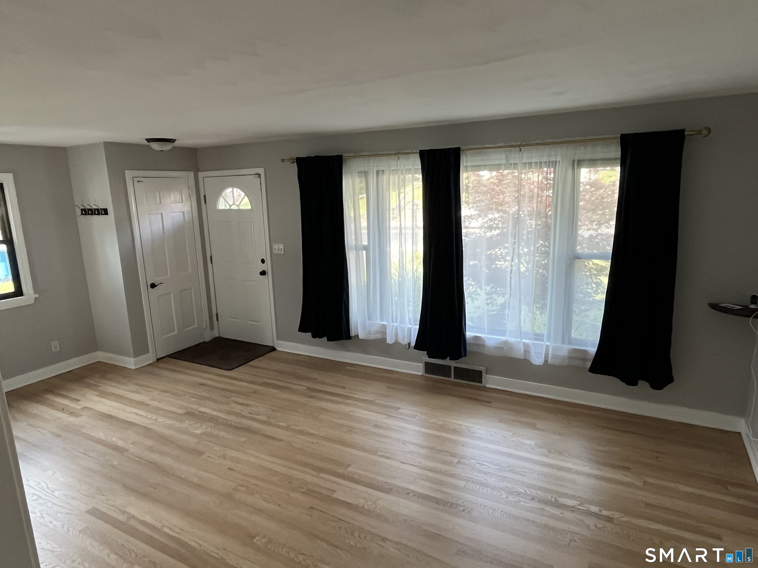 367 Frost Road Waterbury, CT 06705 - Photo 3 of 14