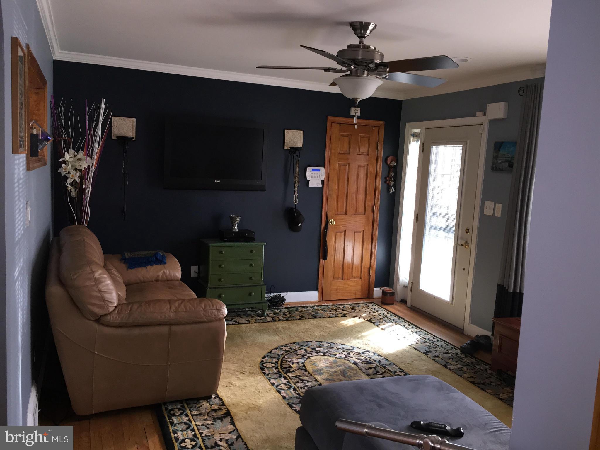 5602 Decatur Place Hyattsville, MD 20781 - Photo 4 of 24 Family Room