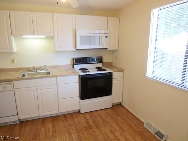 982 Hampton Ridge Drive Akron, OH 44313 - Photo 3 of 16