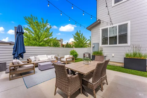 $710,000 | 4453 East Parkcenter Boulevard, Boise, ID 83716