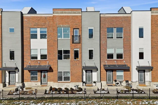 $425,000 | 737 Switchyard Place, Indianapolis, IN 46202