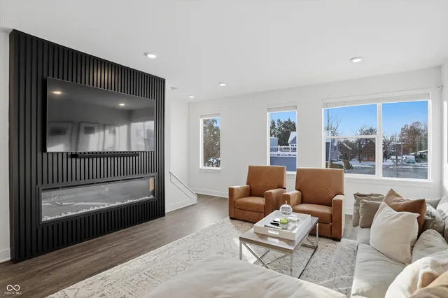 $425,000 | 737 Switchyard Place, Indianapolis, IN 46202