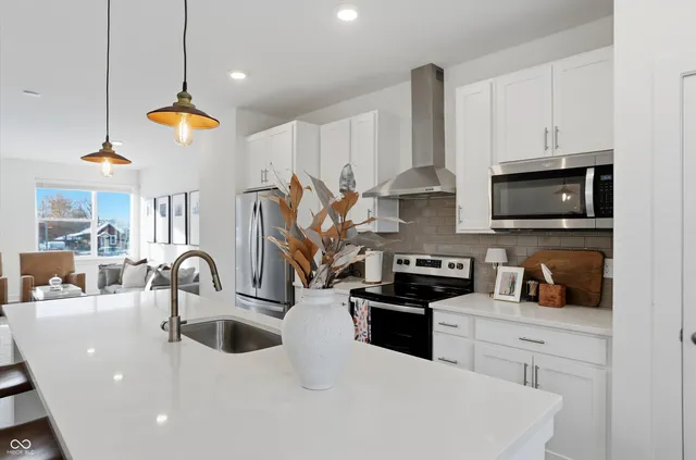 $425,000 | 737 Switchyard Place, Indianapolis, IN 46202