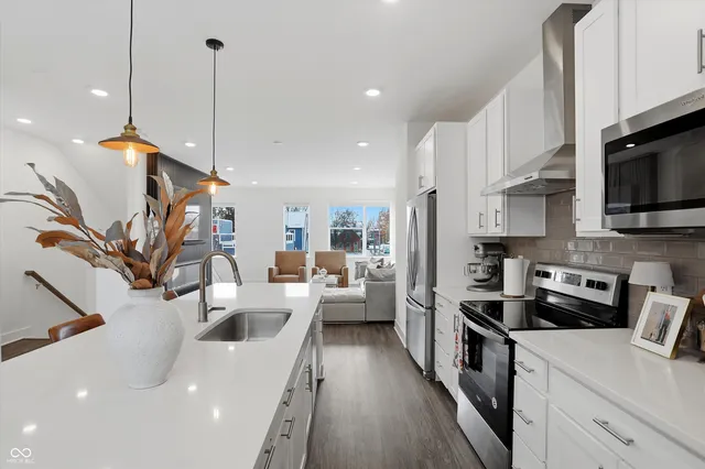 $425,000 | 737 Switchyard Place, Indianapolis, IN 46202