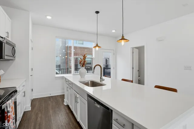 $425,000 | 737 Switchyard Place, Indianapolis, IN 46202