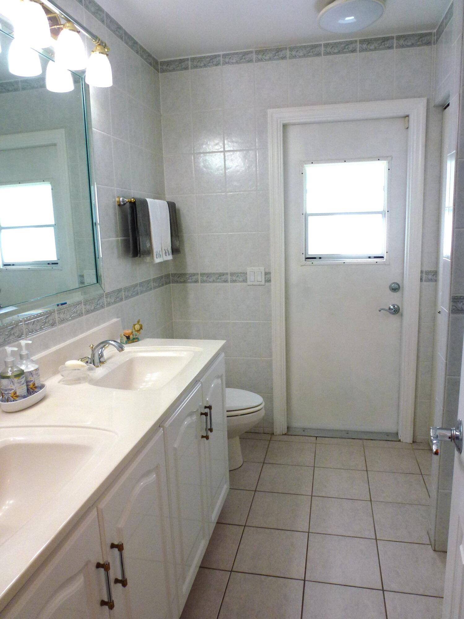 1599 Southwest 2nd Street Boca Raton, FL 33486 - Photo 25 of 31 Cabana Bathroom