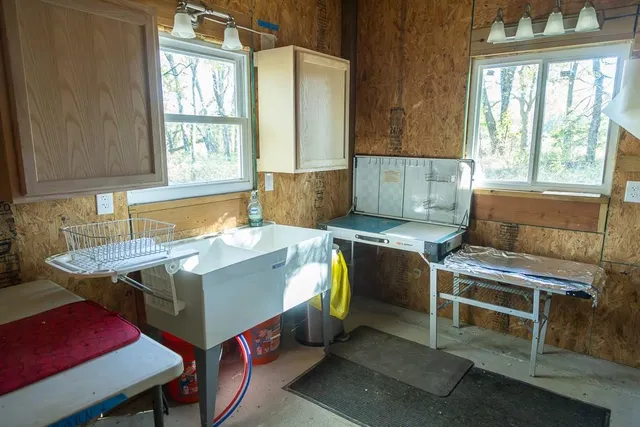 $885,000 | 6675 Irwin Road, Blue Mound, KS 66010