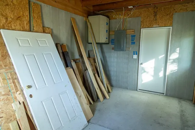 $885,000 | 6675 Irwin Road, Blue Mound, KS 66010