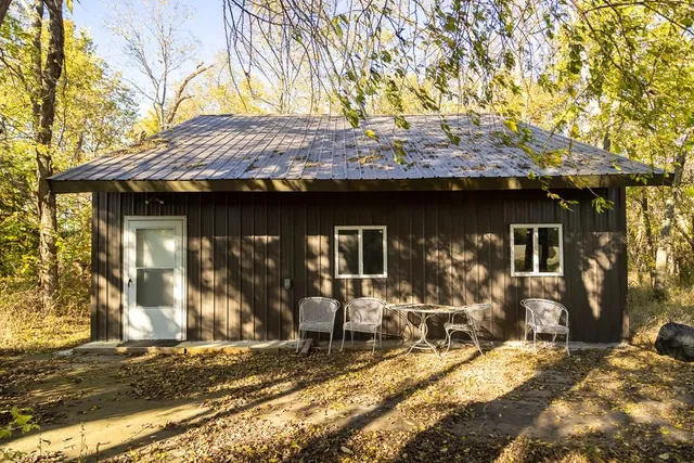 $885,000 | 6675 Irwin Road, Blue Mound, KS 66010