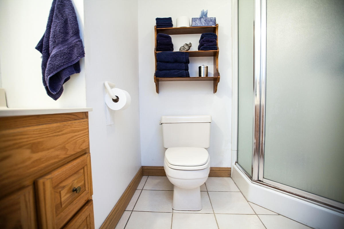 1191 West Tyler Road Muskegon, MI 49445 - Photo 11 of 23 Bathroom1