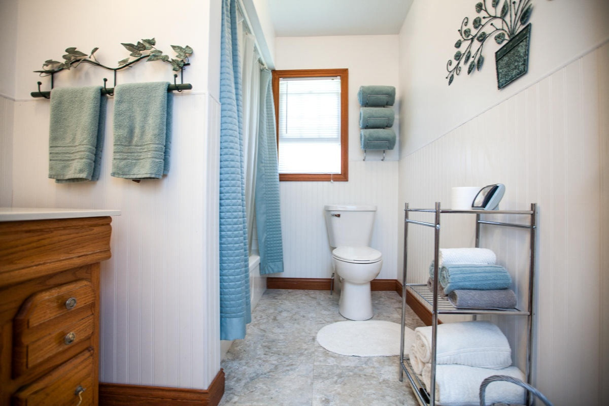 1191 West Tyler Road Muskegon, MI 49445 - Photo 13 of 23 Bathroom 2