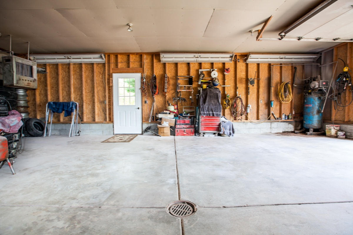 1191 West Tyler Road Muskegon, MI 49445 - Photo 19 of 23 Garage