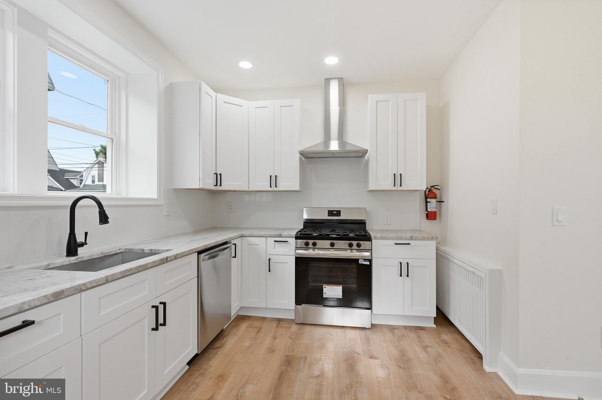 161 East Avon Road Brookhaven, PA 19015 - Photo 3 of 28