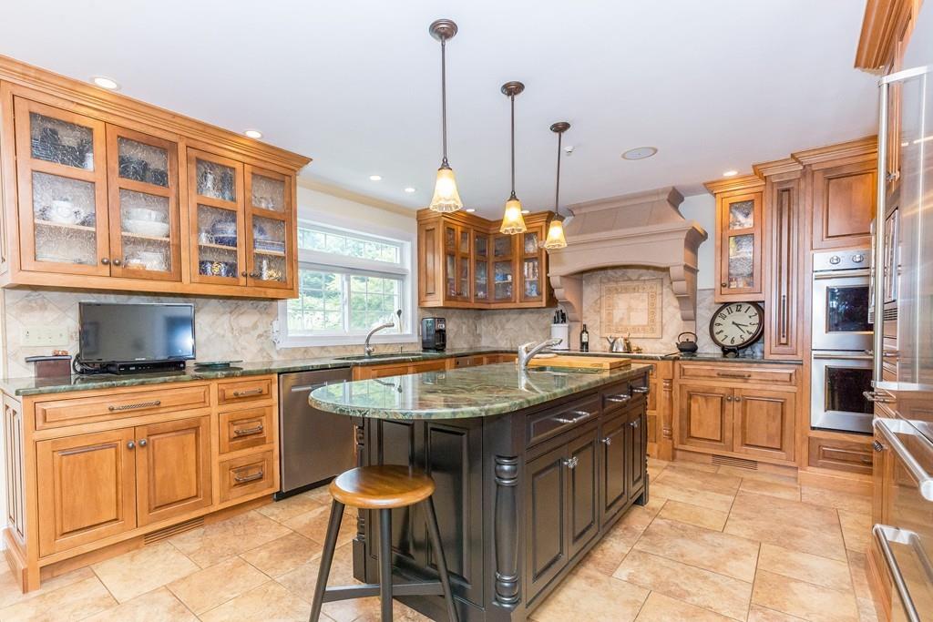 11 Knoll Road Dracut, MA 01826 - Photo 5 of 39 Gallery Image 5