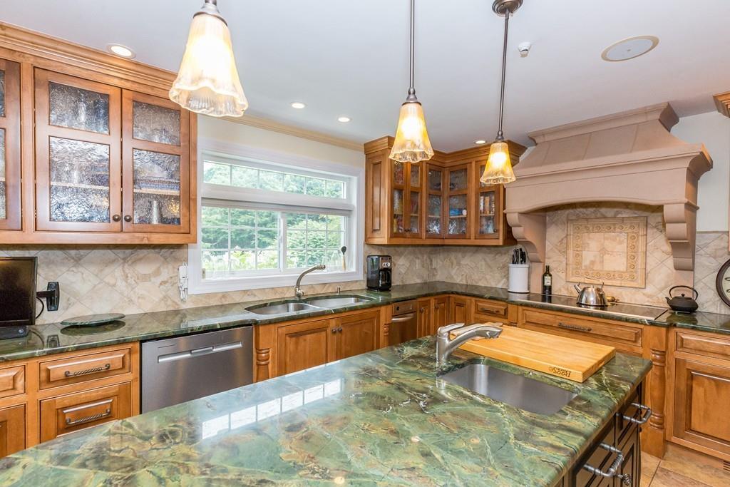 11 Knoll Road Dracut, MA 01826 - Photo 6 of 39 Gallery Image 6