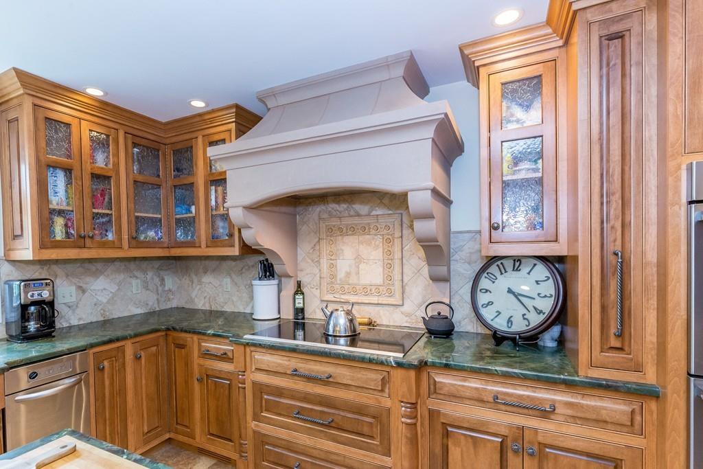 11 Knoll Road Dracut, MA 01826 - Photo 7 of 39 Gallery Image 7