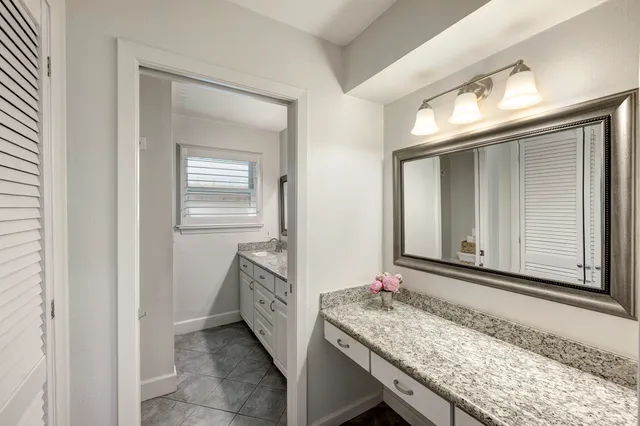 $575,000 | 1827 Peer Drive, Houston, TX 77043