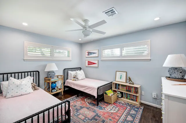 $575,000 | 1827 Peer Drive, Houston, TX 77043