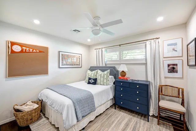 $575,000 | 1827 Peer Drive, Houston, TX 77043