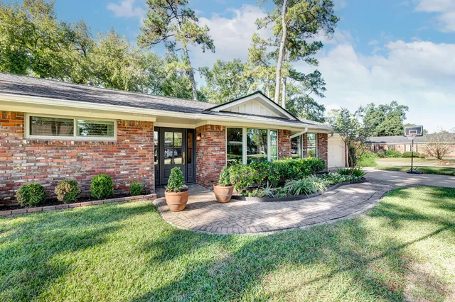 $575,000 | 1827 Peer Drive, Houston, TX 77043