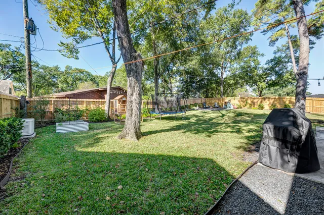 $575,000 | 1827 Peer Drive, Houston, TX 77043