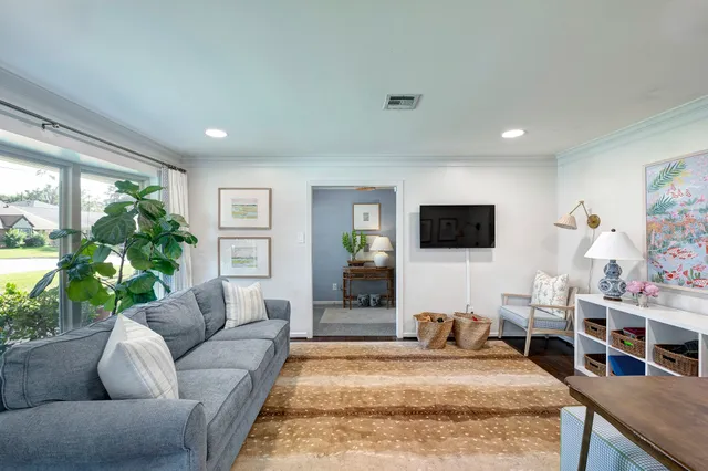 $575,000 | 1827 Peer Drive, Houston, TX 77043