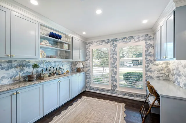 $575,000 | 1827 Peer Drive, Houston, TX 77043