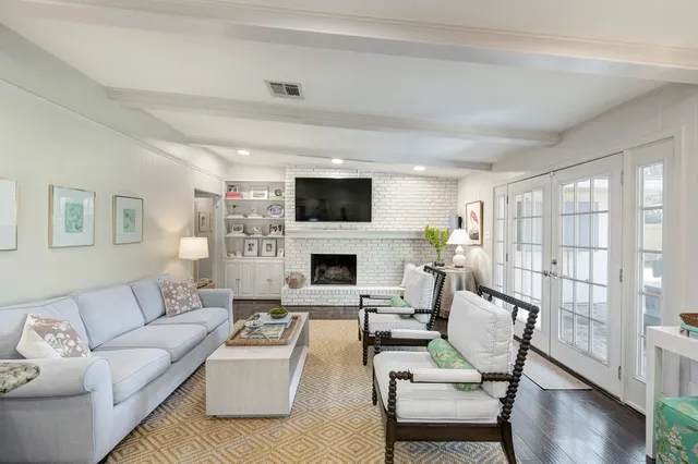 $575,000 | 1827 Peer Drive, Houston, TX 77043