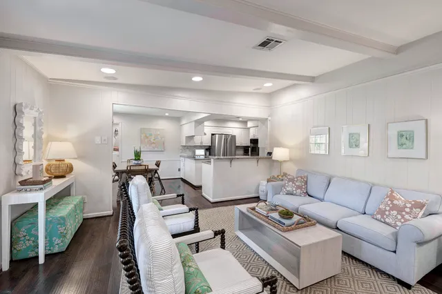 $575,000 | 1827 Peer Drive, Houston, TX 77043