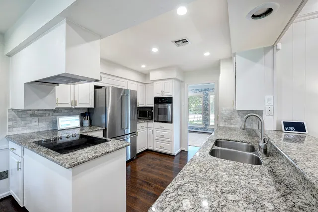 $575,000 | 1827 Peer Drive, Houston, TX 77043