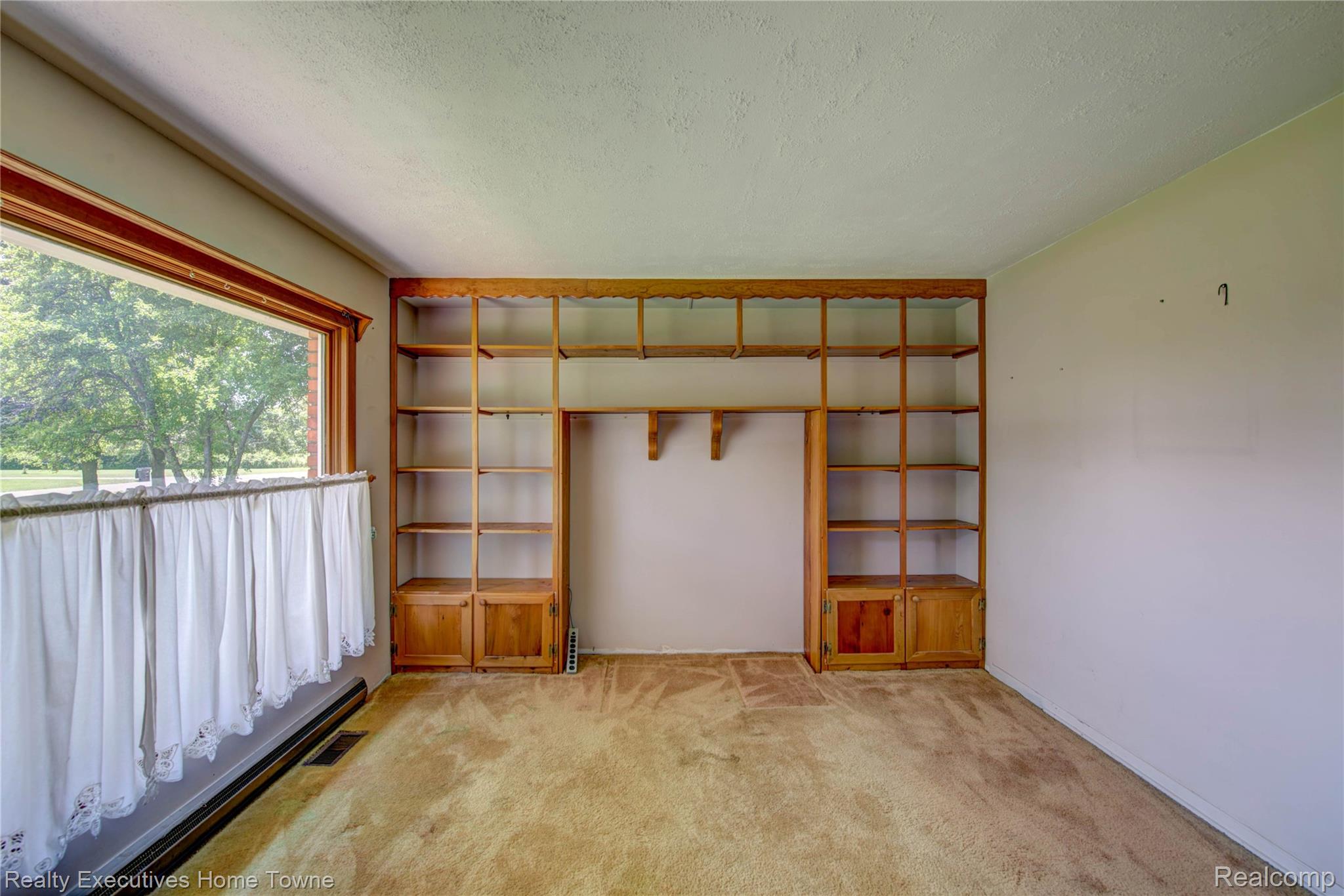 8728 Rynn Road Avoca, MI 48006 - Photo 12 of 53 House (10).jpg