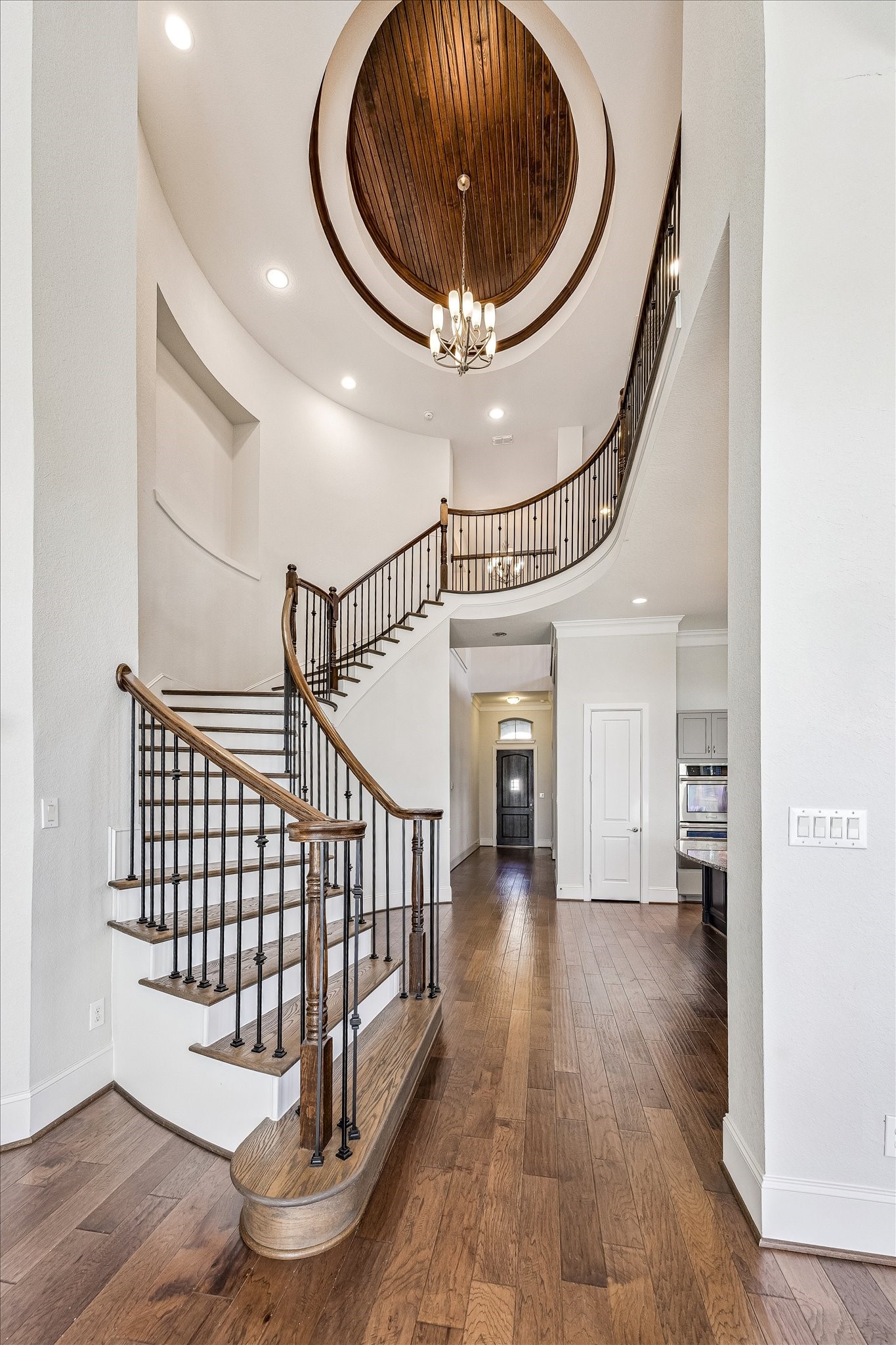 1607 Pinot Circle Houston, TX 77055 - Photo 5 of 43