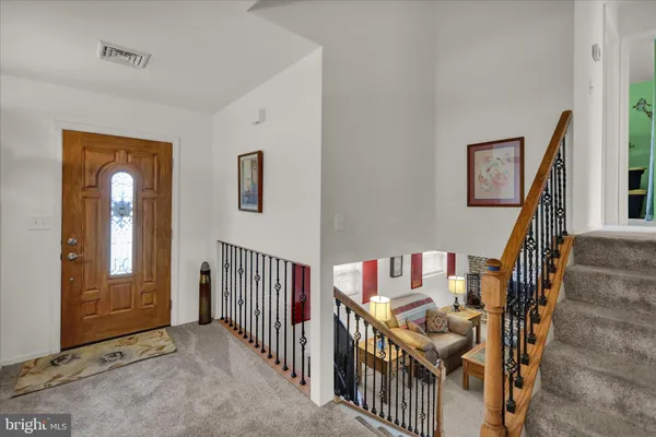 a view of an entryway with a livingroom