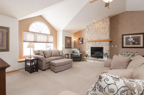 $529,900 | N29W22090 Kathryn Court, Pewaukee, WI 53186