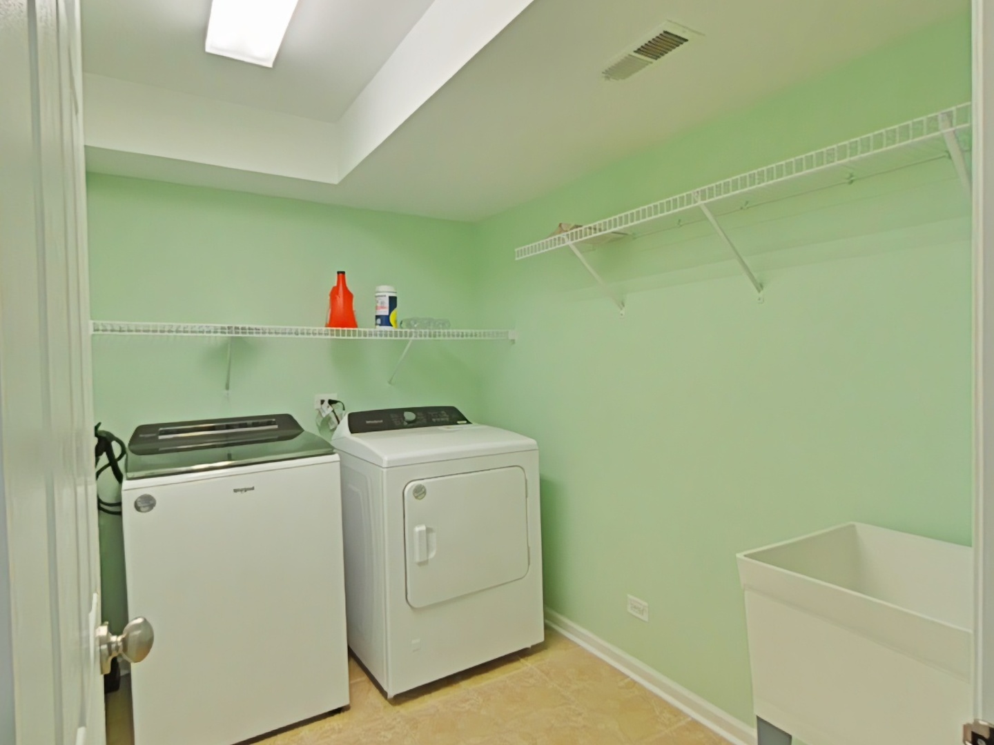 848 Station Boulevard Aurora, IL 60504 - Photo 12 of 12 a utility room with dryer and washer