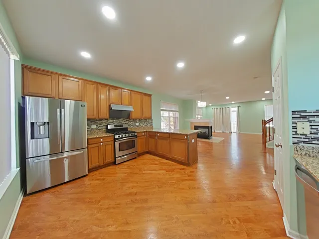 $425,000 | 848 Station Boulevard, Aurora, IL 60504