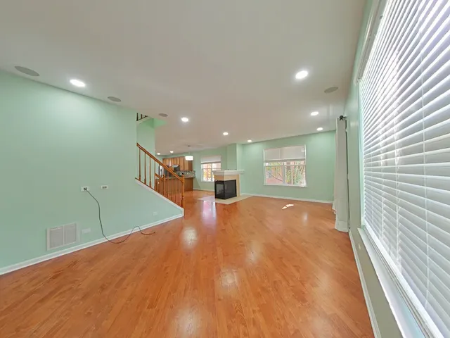 $425,000 | 848 Station Boulevard, Aurora, IL 60504