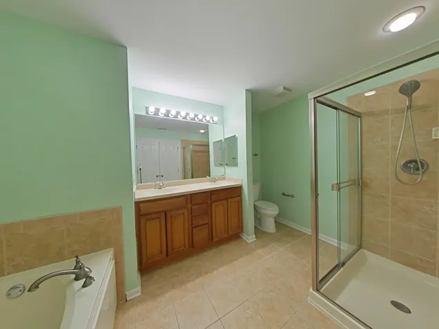 $425,000 | 848 Station Boulevard, Aurora, IL 60504