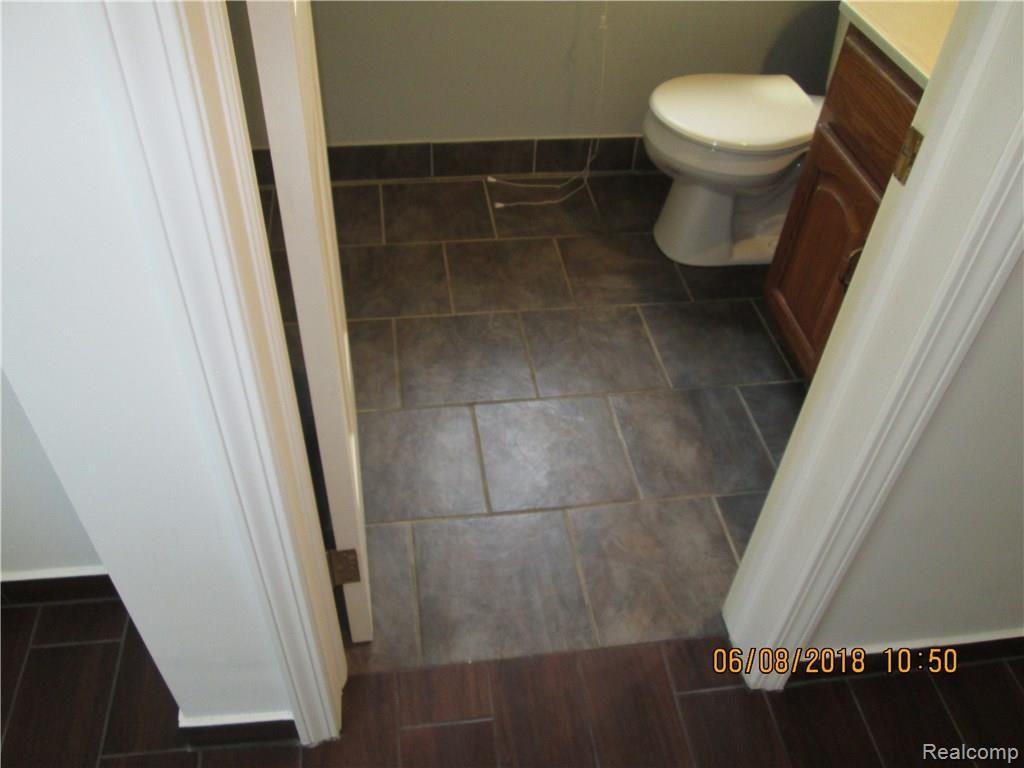 2077 Covert Road Burton, MI 48509 - Photo 28 of 34 IMG_5371.JPG