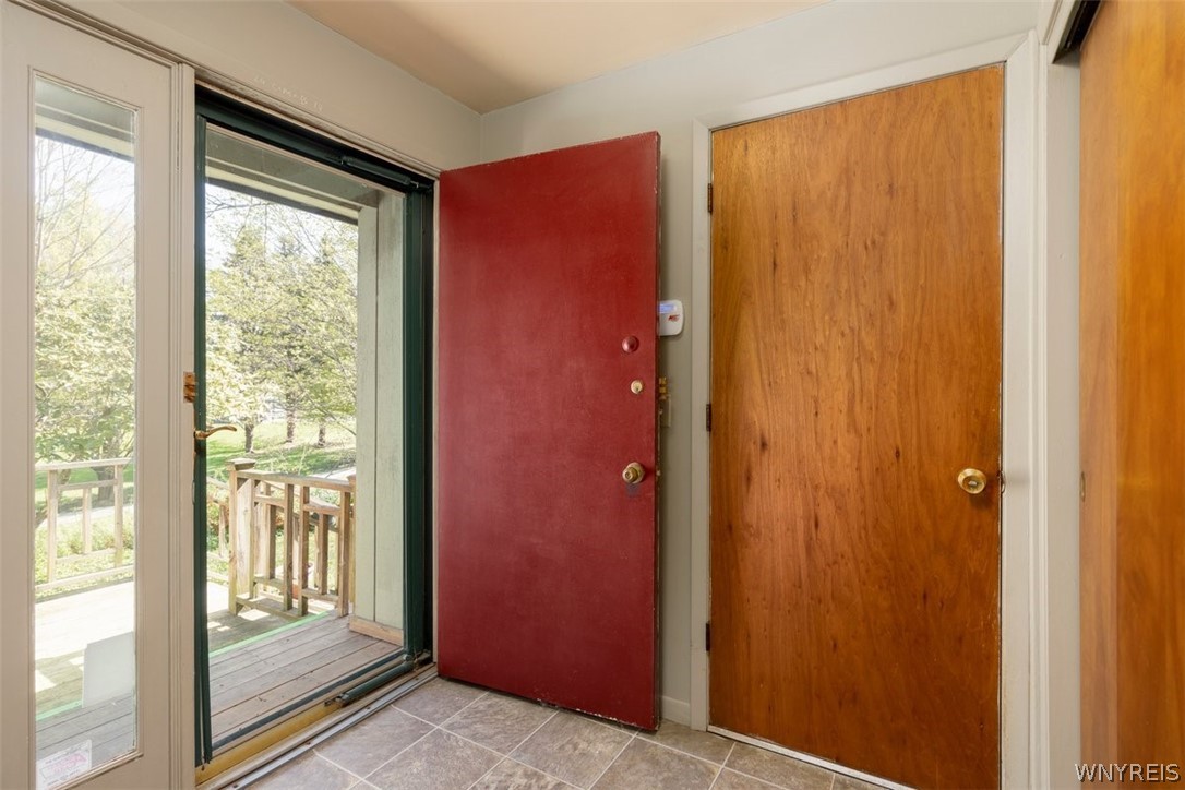 6 South Herrick Road East Aurora, NY 14052 - Photo 4 of 20 Foyer