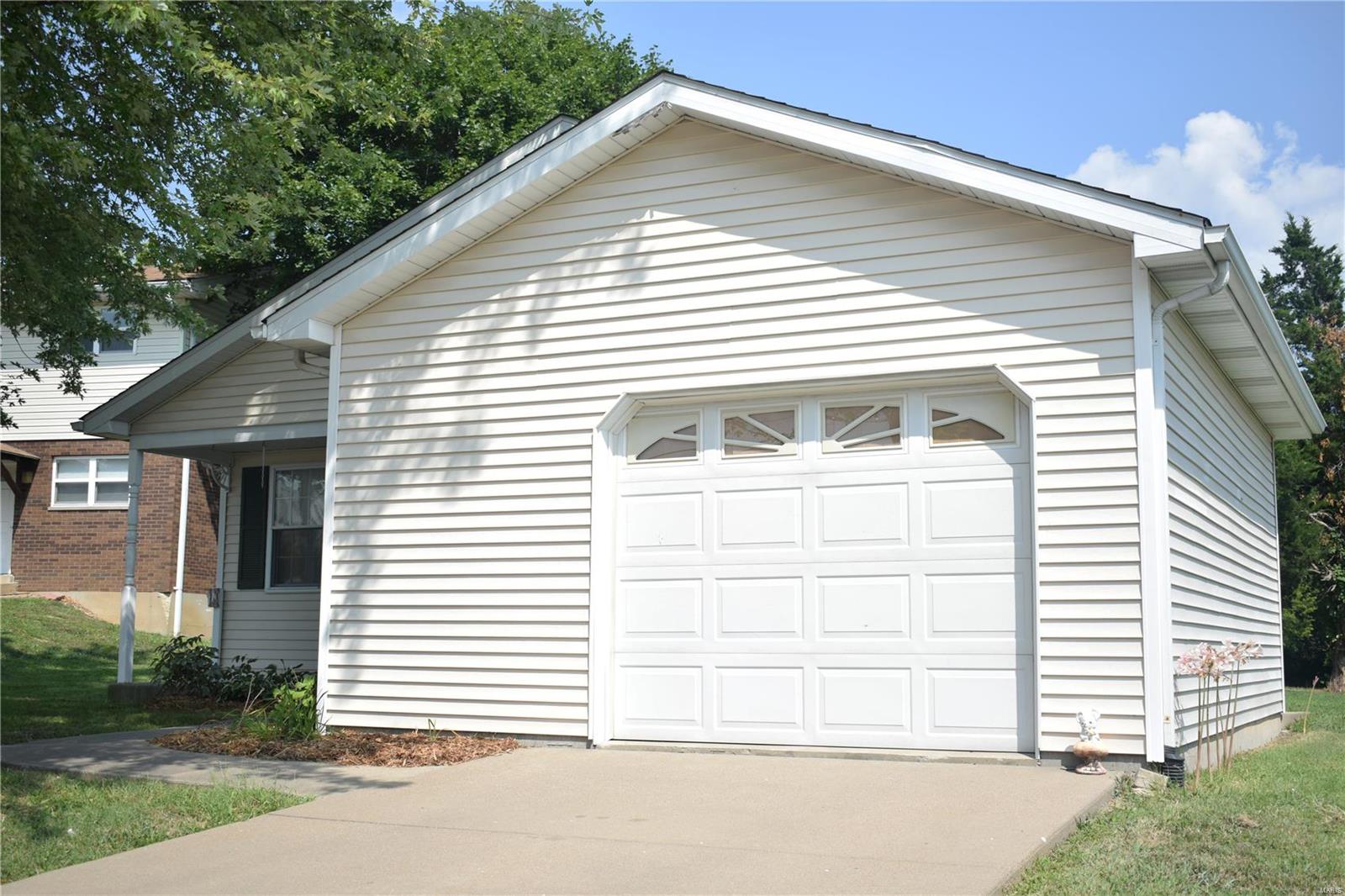 504 South Library Street Waterloo, IL 62298 - Photo 2 of 22