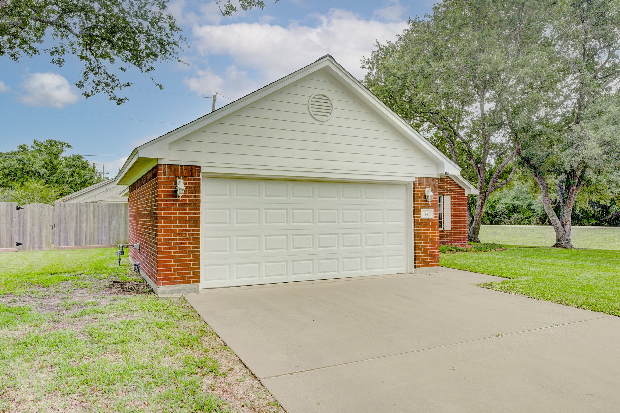 1140 Thomas Drive Angleton, TX 77515 - Photo 3 of 31