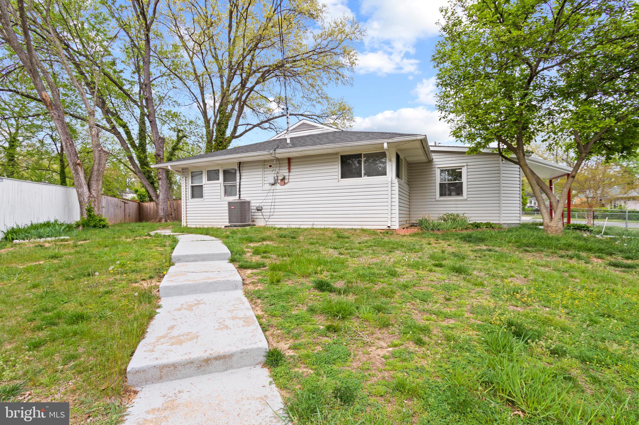 7626 Greenleaf Road Hyattsville, MD 20785 - Photo 29 of 33 Side yard view