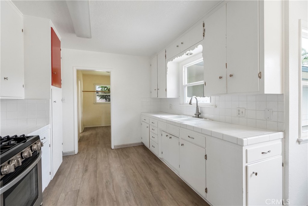 4669 Edgewood Place Riverside, CA 92506 - Photo 9 of 26 a spacious bathroom with a double vanity sink and mirror